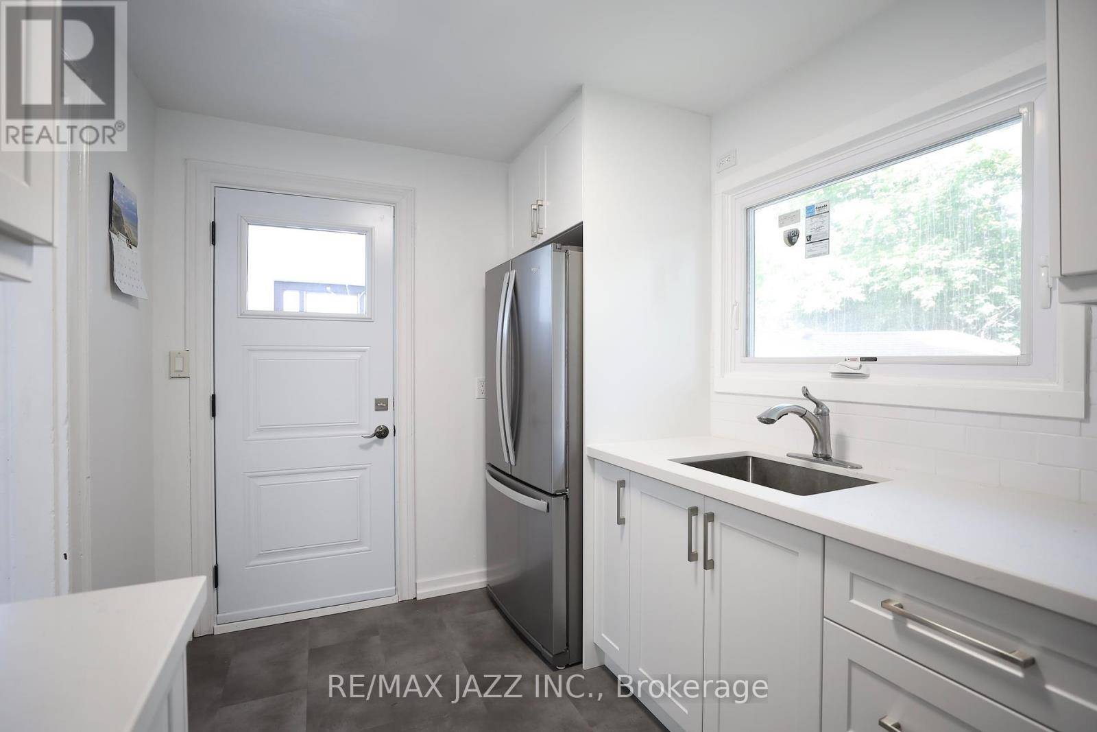 Oshawa (mclaughlin), ON L1J2M5,368 BUENA VISTA AVENUE