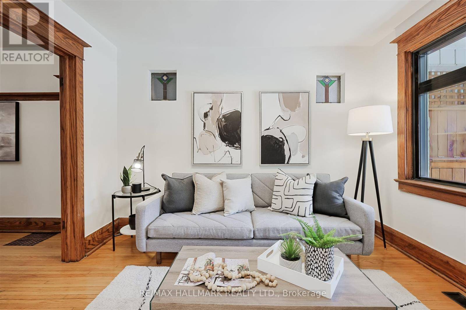 Toronto (south Riverdale), ON M4M2M5,127 BOOTH AVENUE