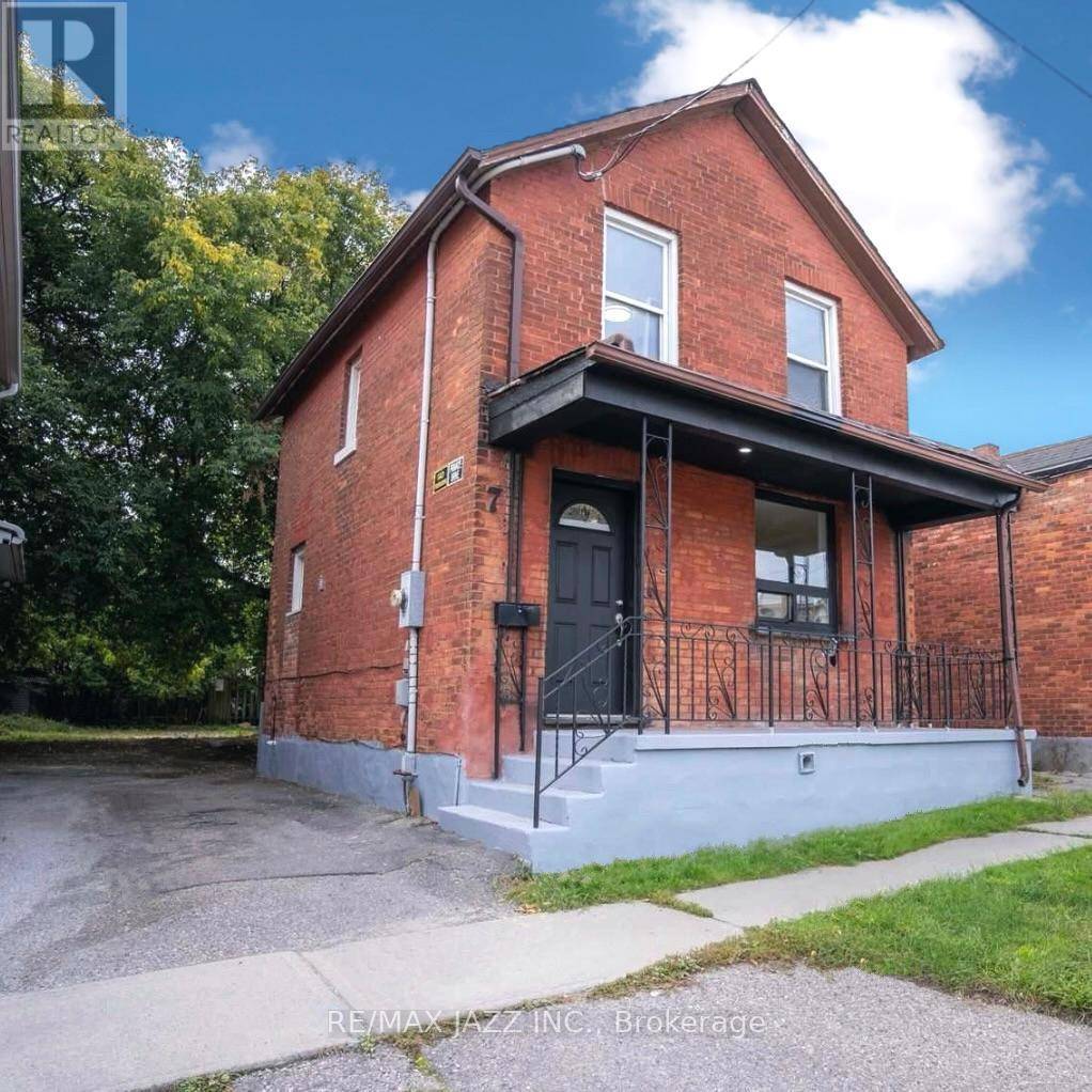 Oshawa (central), ON L1H2L6,7 MAPLE STREET