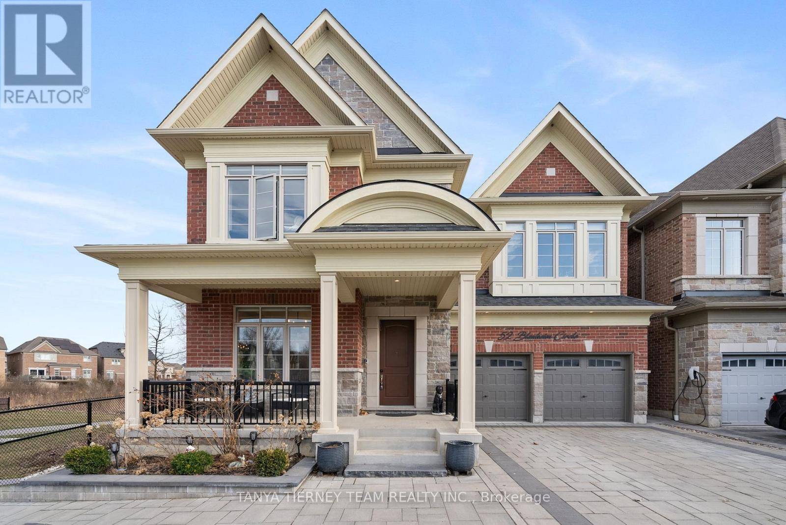 Whitby (williamsburg), ON L1P0E2,52 BLENHEIM CIRCLE