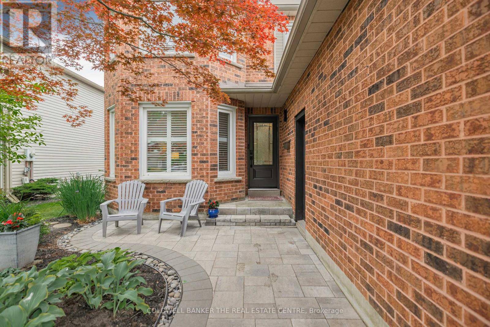 Oshawa (pinecrest), ON L1K1X8,856 CROWELLS STREET