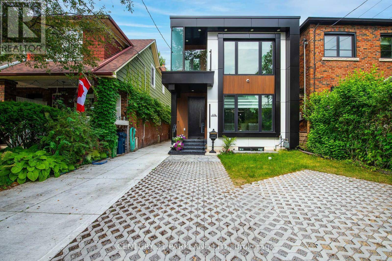 Toronto (broadview North), ON M4K3M1,978 CARLAW AVENUE
