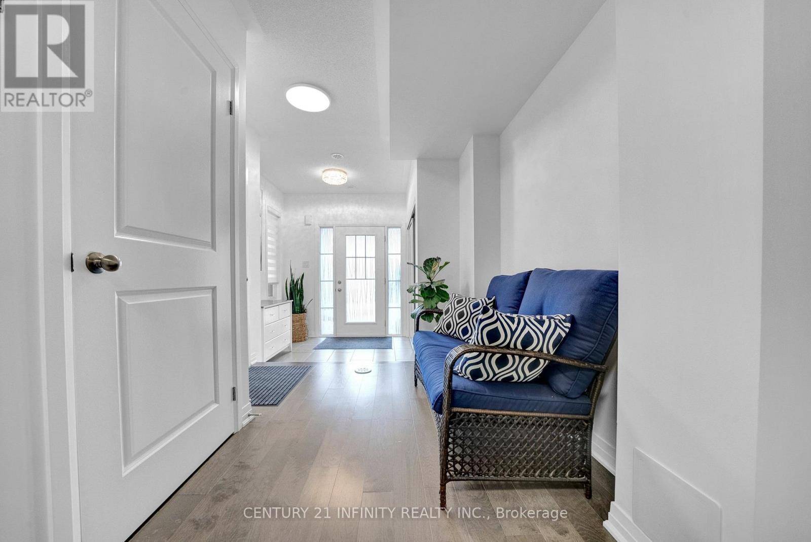 Clarington (bowmanville), ON L1C7E8,30 KING WILLIAM WAY