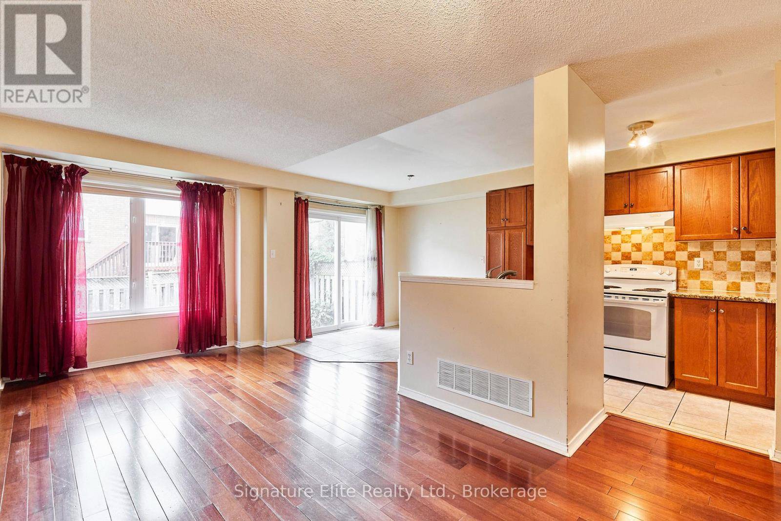 Whitby (downtown Whitby), ON L1N9S8,112 STOKELY CRESCENT