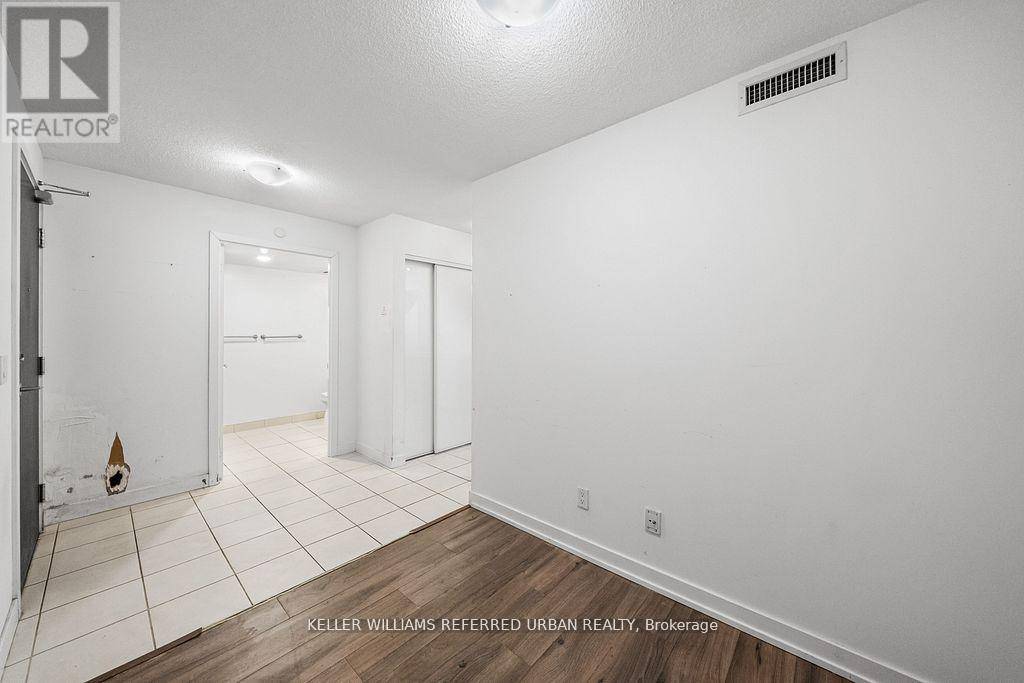 Toronto (east End-danforth), ON M4C0A6,8 Trent AVE #315
