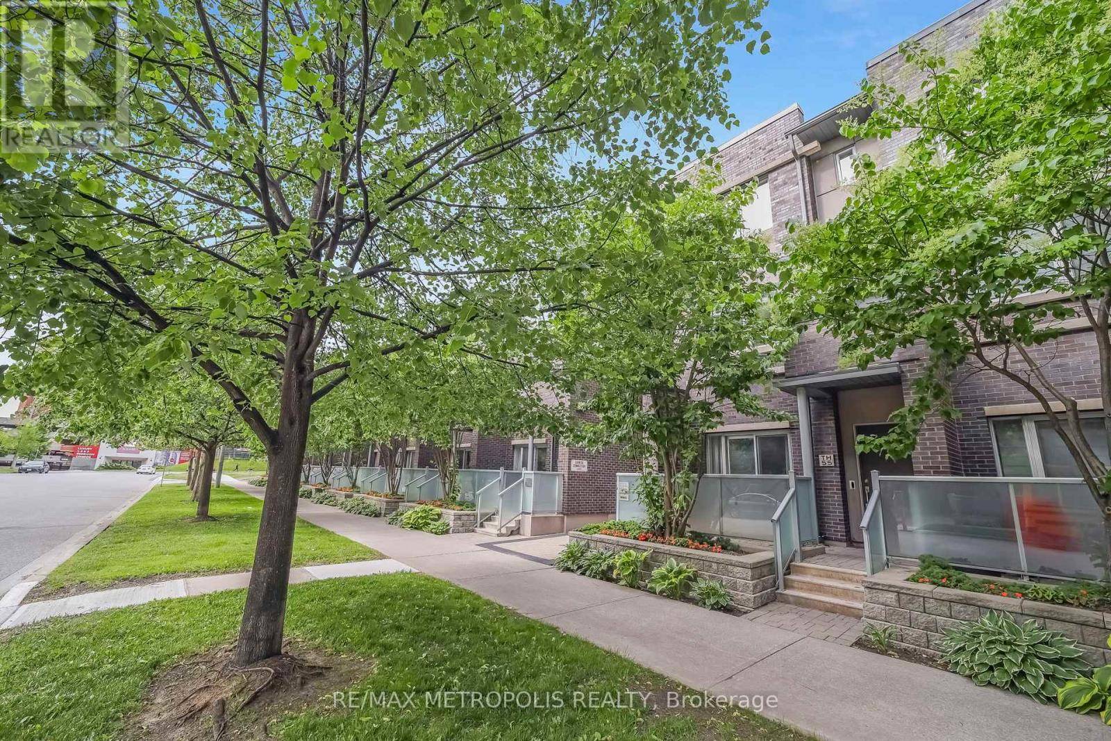 Toronto (agincourt South-malvern West), ON M1S0L2,295 Village Green SQ #TH55
