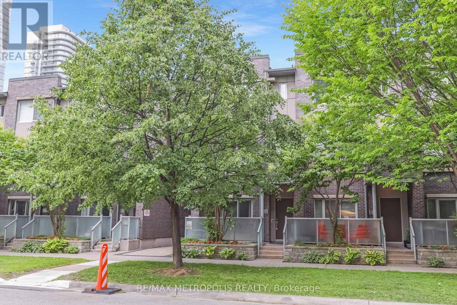 Toronto (agincourt South-malvern West), ON M1S0L2,295 Village Green SQ #TH55