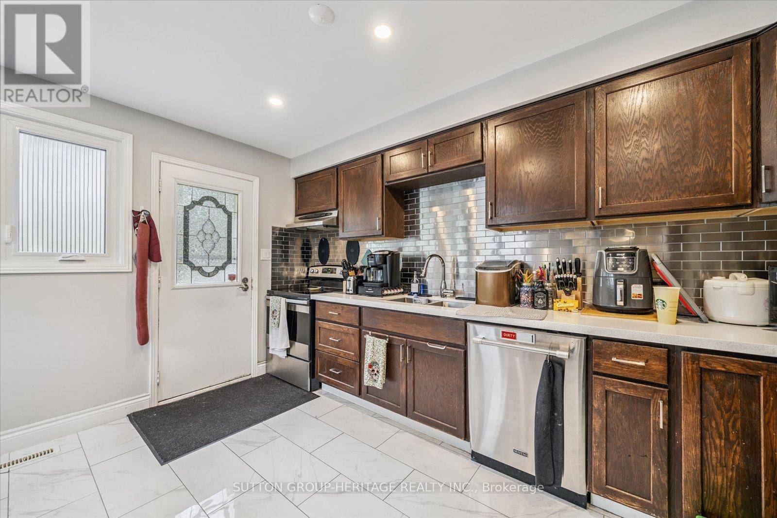 Whitby (blue Grass Meadows), ON L1N3W1,705 ANDERSON STREET