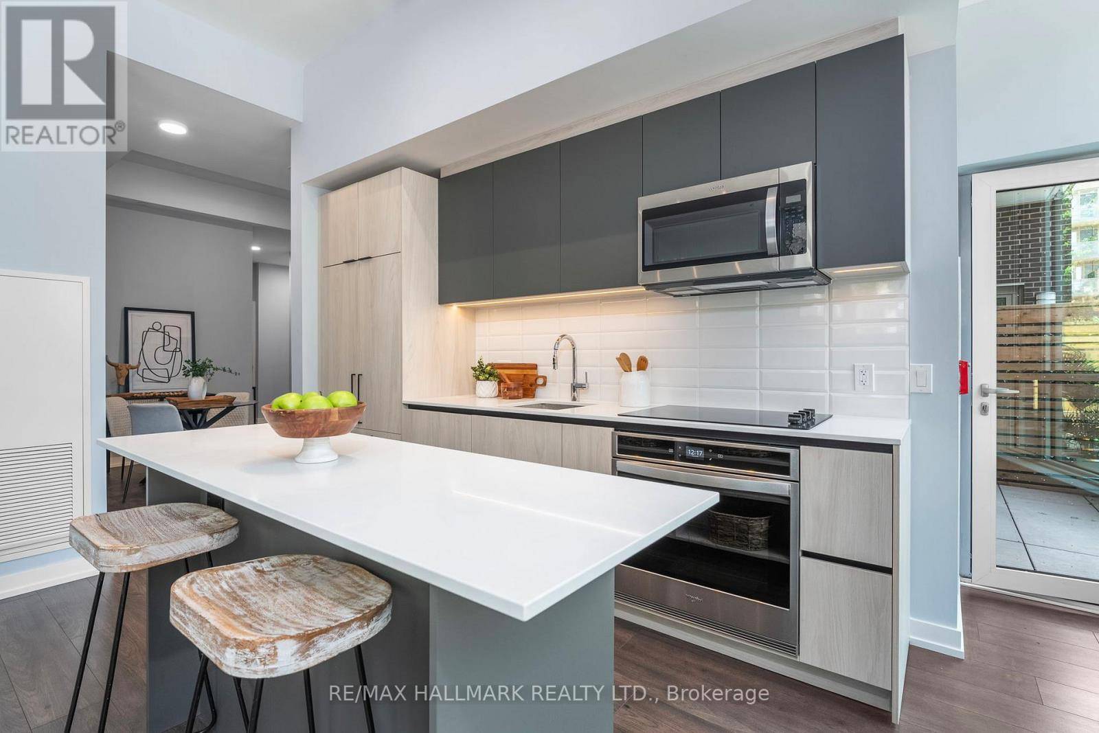 Toronto (south Riverdale), ON M4M0E4,150 Logan AVE #124