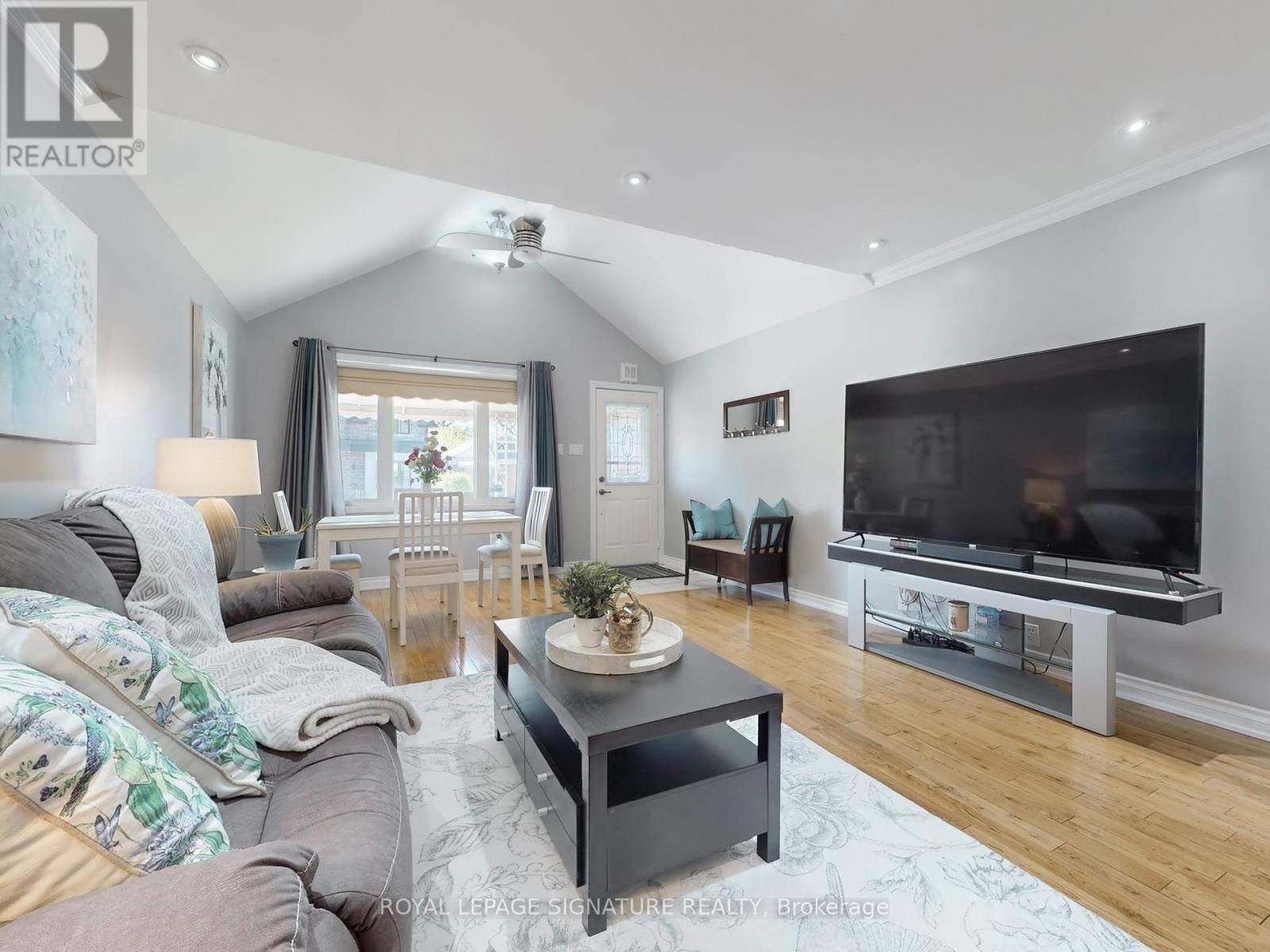 Toronto (danforth Village-east York), ON M4C3T7,261 GLEBEMOUNT AVENUE