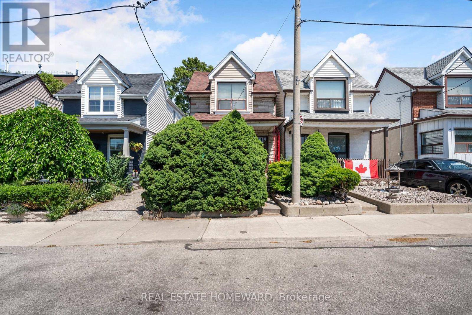 Toronto (woodbine-lumsden), ON M4C1P2,672 STRATHMORE BOULEVARD