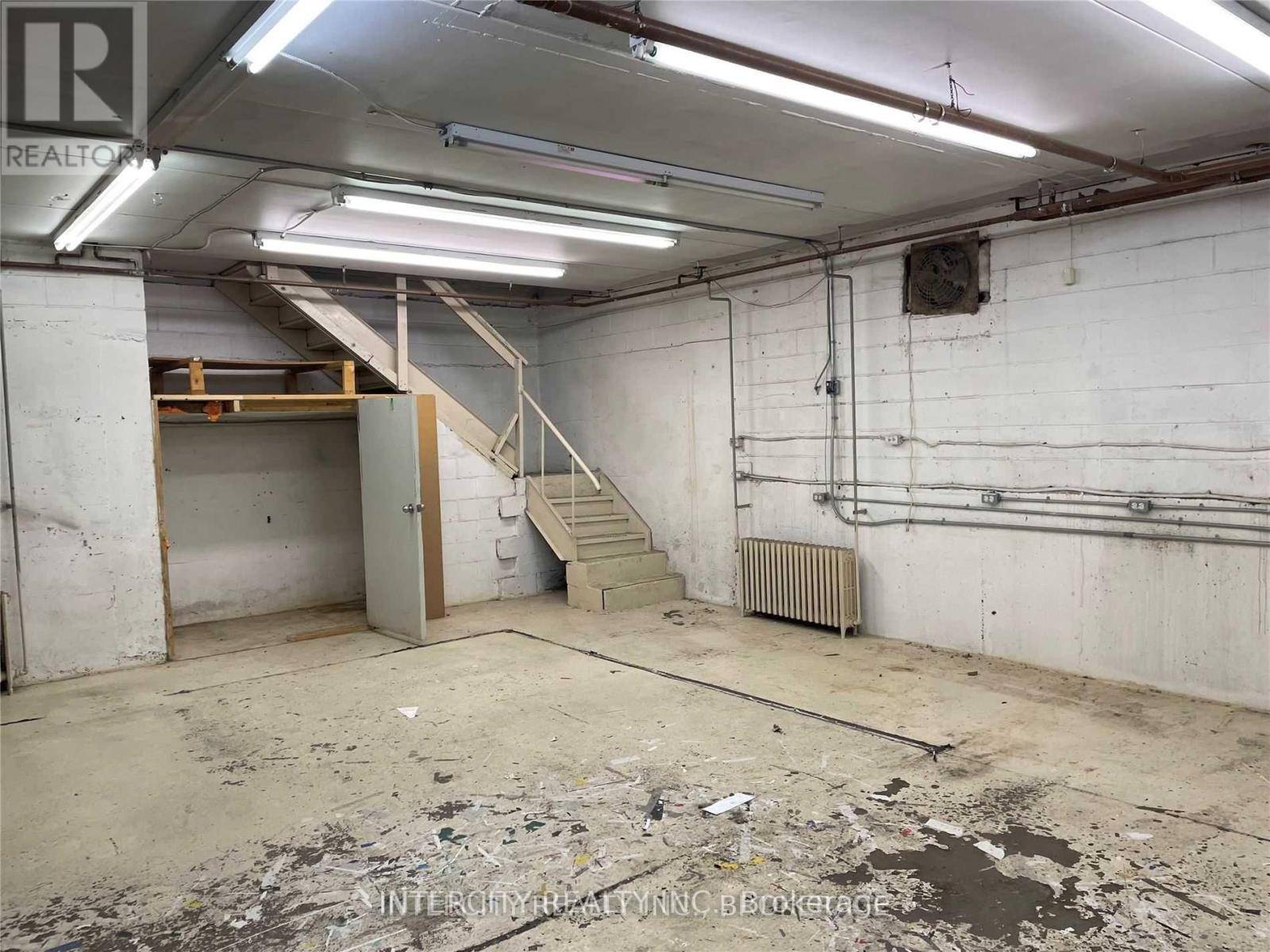 Toronto (blake-jones), ON M4J3E2,125 BLAKE STREET