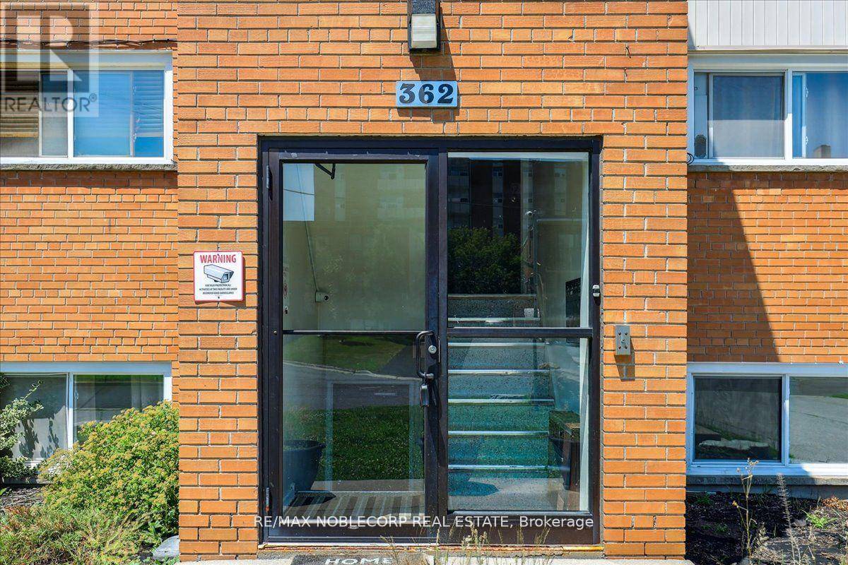 Oshawa (mclaughlin), ON L1J2P4,362 Elgin CT #2