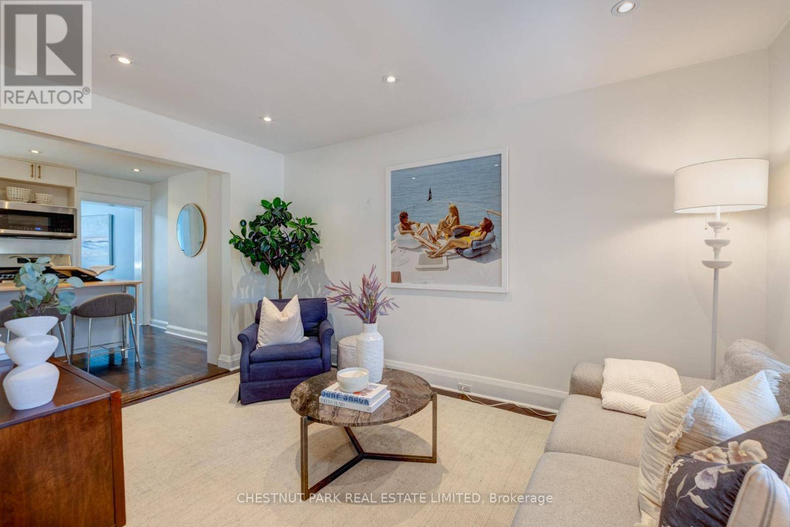 Toronto (the Beaches), ON M4L3S2,167 ELMER AVENUE