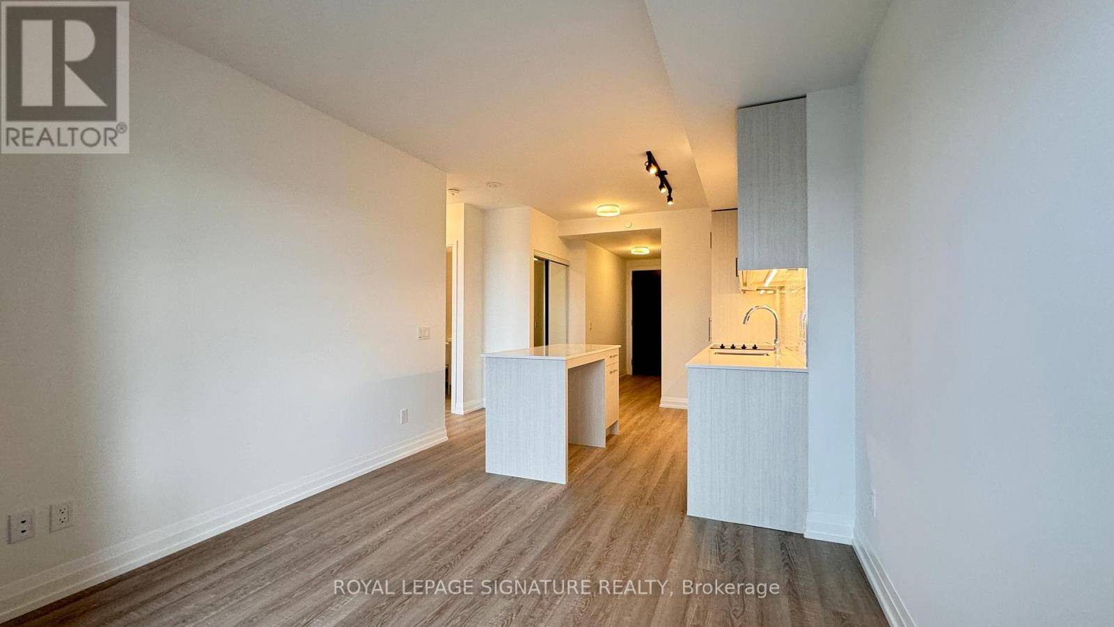 Toronto (east End-danforth), ON M4C0B3,286 Main ST #1911