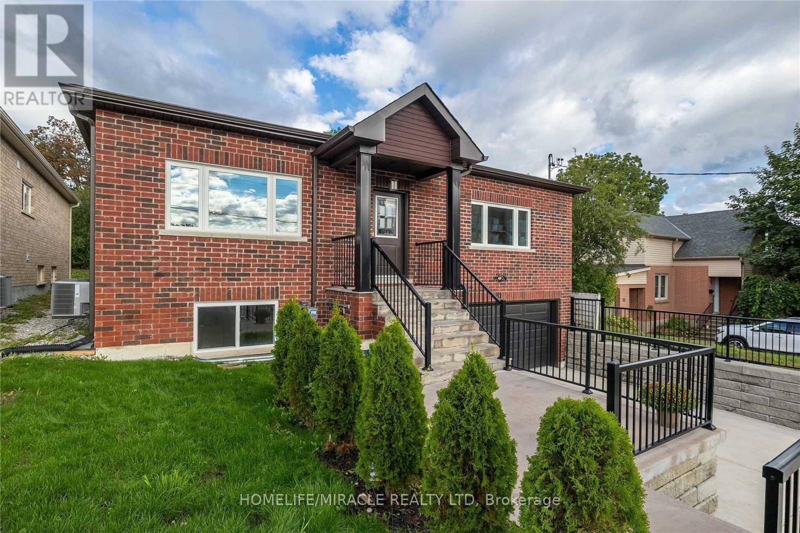 Oshawa (mclaughlin), ON L1J5M4,61 Stevenson RD North #Lower