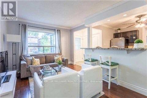 Toronto (woodbine-lumsden), ON M4C2R8,190 Holborne AVE #Main