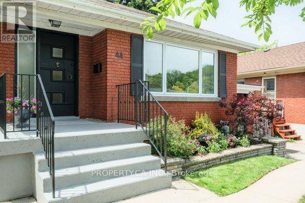 Toronto (birchcliffe-cliffside), ON M1N2X4,44 FERNCROFT DRIVE