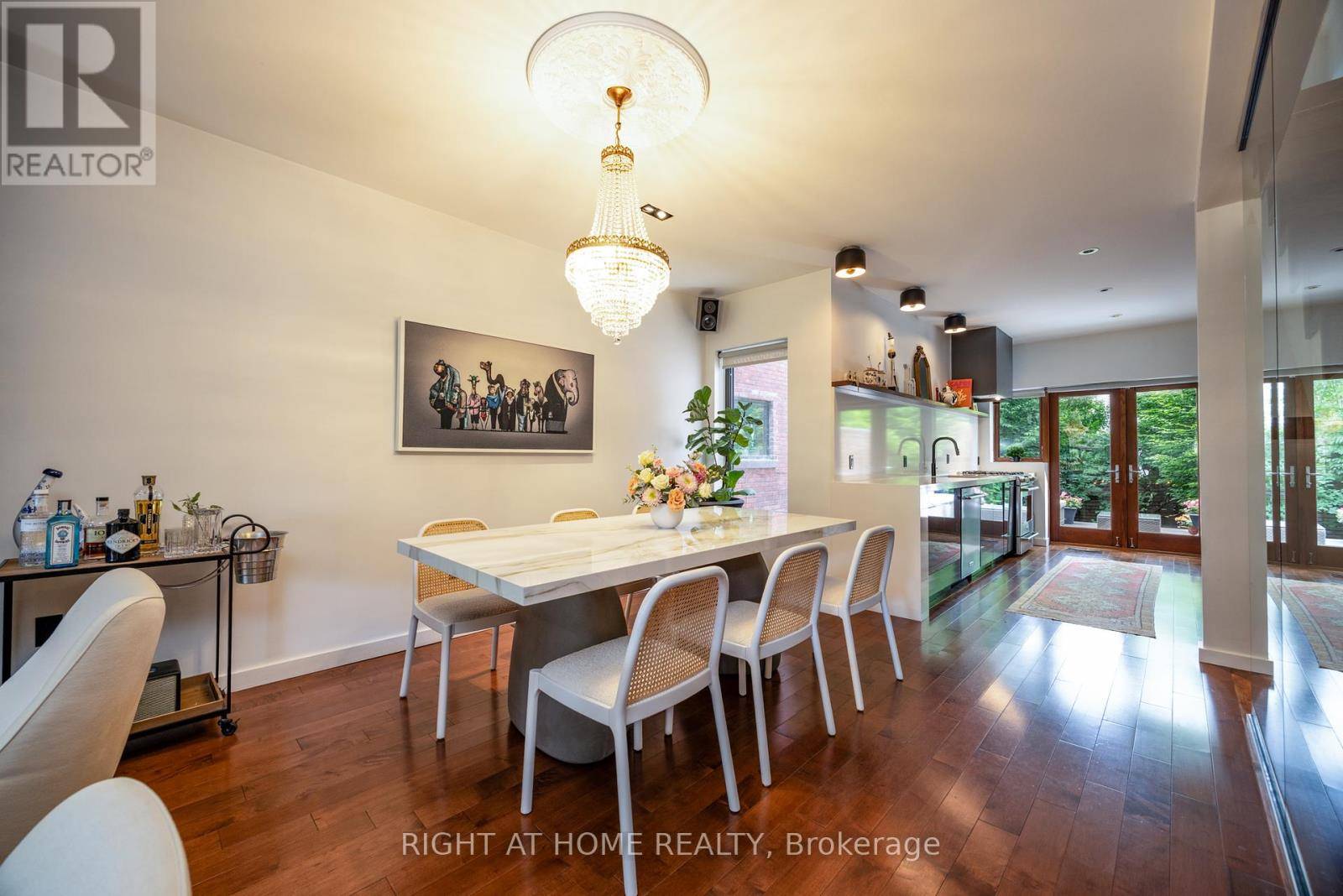 Toronto (south Riverdale), ON M4M2M4,128 BOOTH AVENUE