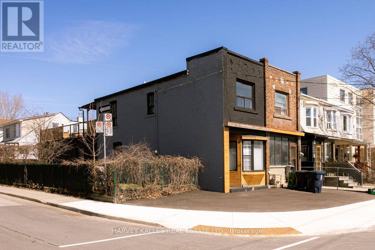 Toronto (danforth Village-east York), ON M4J1Z7,256 SAMMON AVENUE
