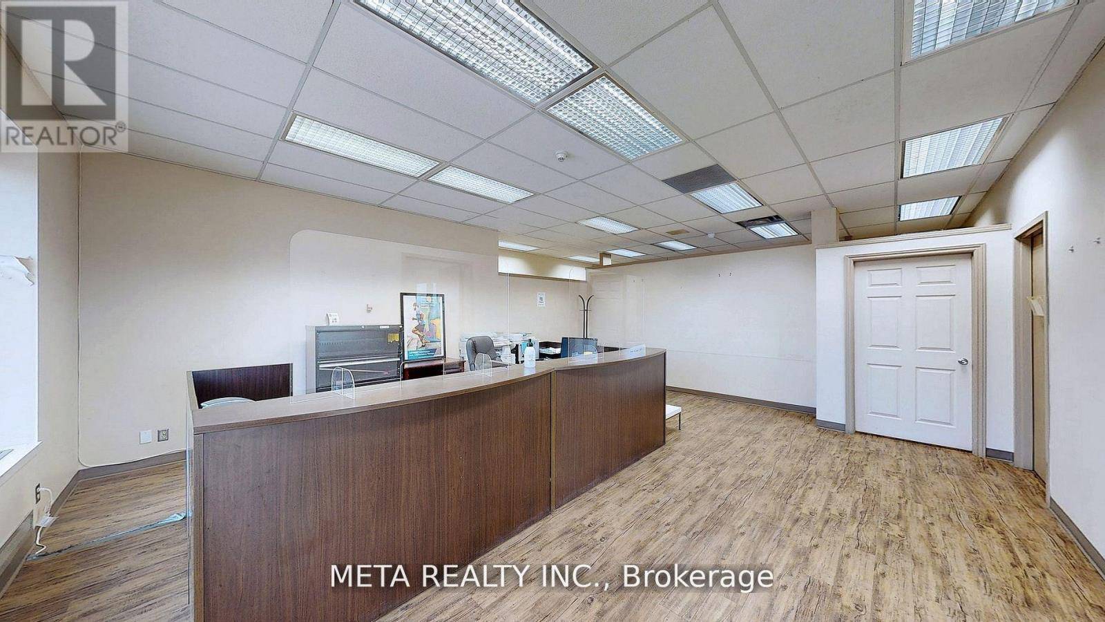 Toronto (danforth Village-east York), ON M4C5T2,840 Coxwell AVE #304B
