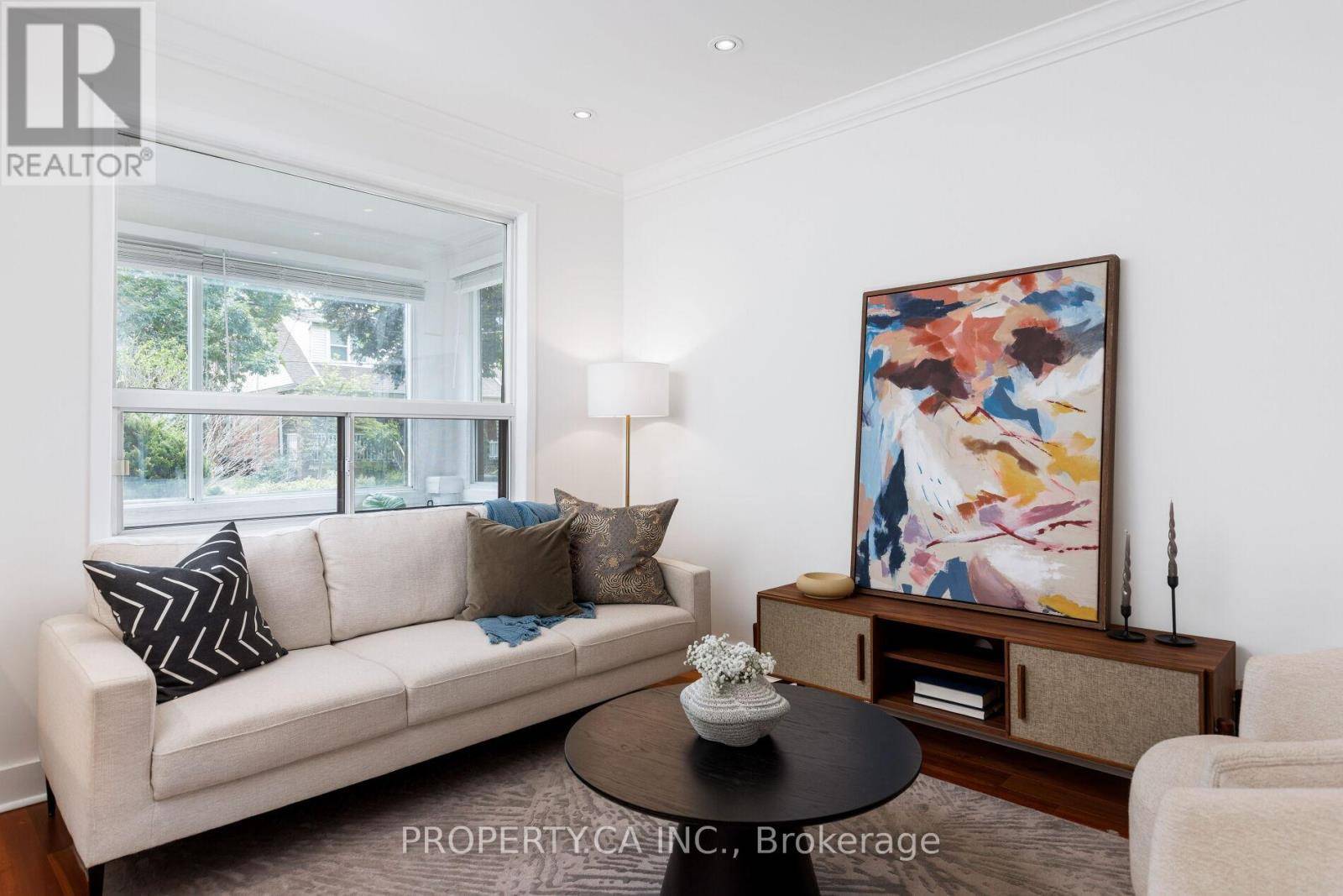 Toronto (woodbine Corridor), ON M4C3V7,21 WEST LYNN AVENUE