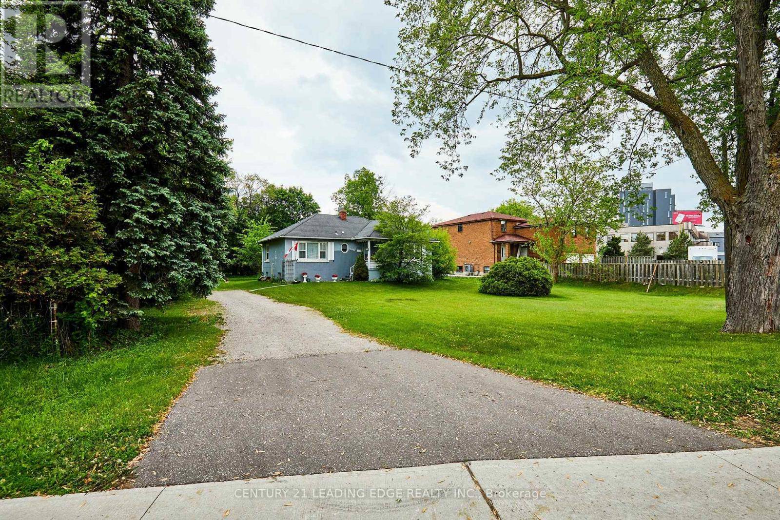 Toronto (west Hill), ON M1E2P3,4607 KINGSTON ROAD