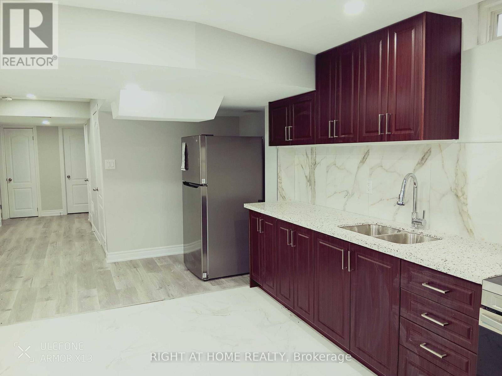 Oshawa (taunton), ON L1H8L7,2032 HUNKING DRIVE N