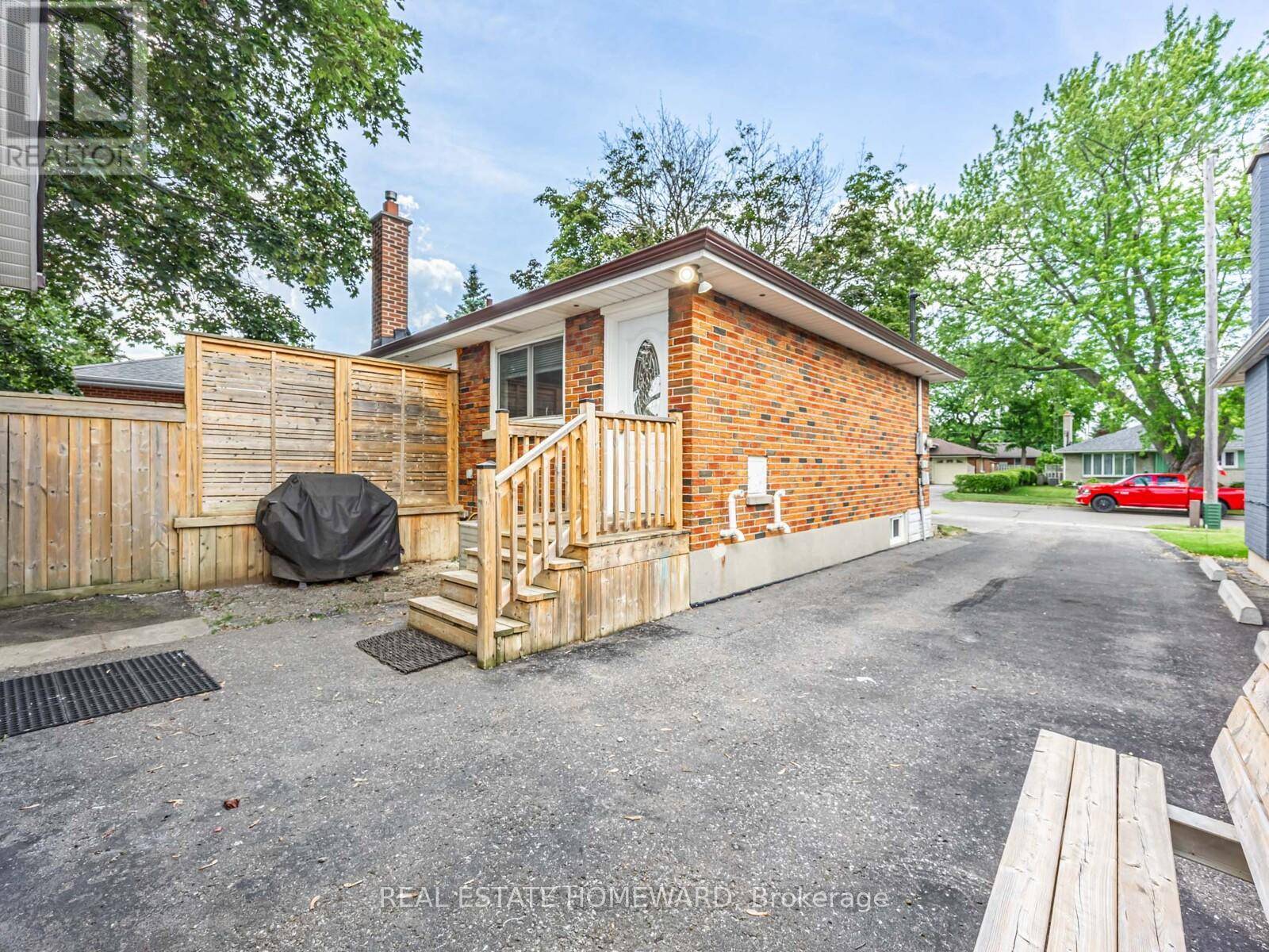 Oshawa (eastdale), ON L1G1H3,793 EASTGLEN DRIVE