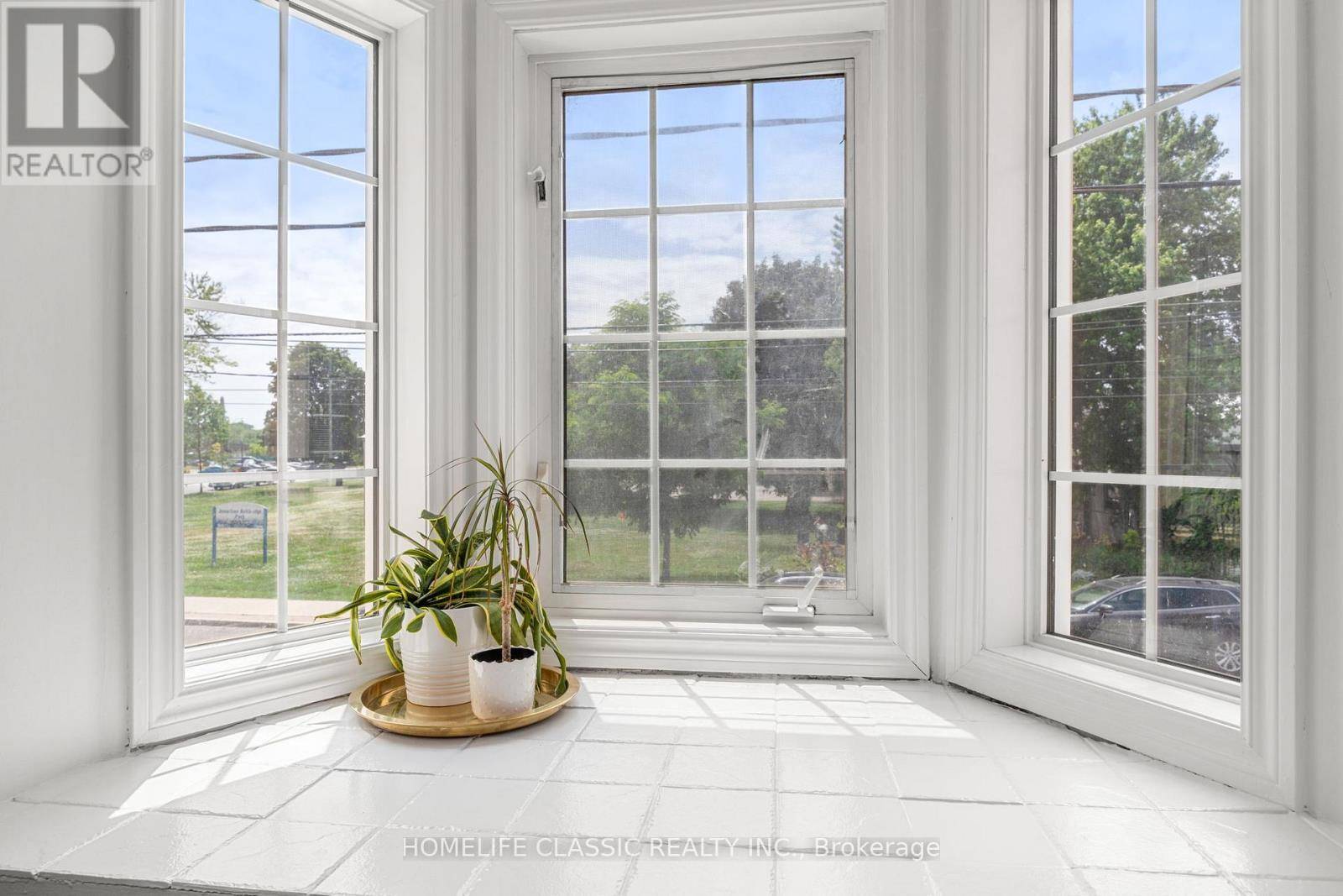 Toronto (greenwood-coxwell), ON M4L1E3,1508 QUEEN STREET E