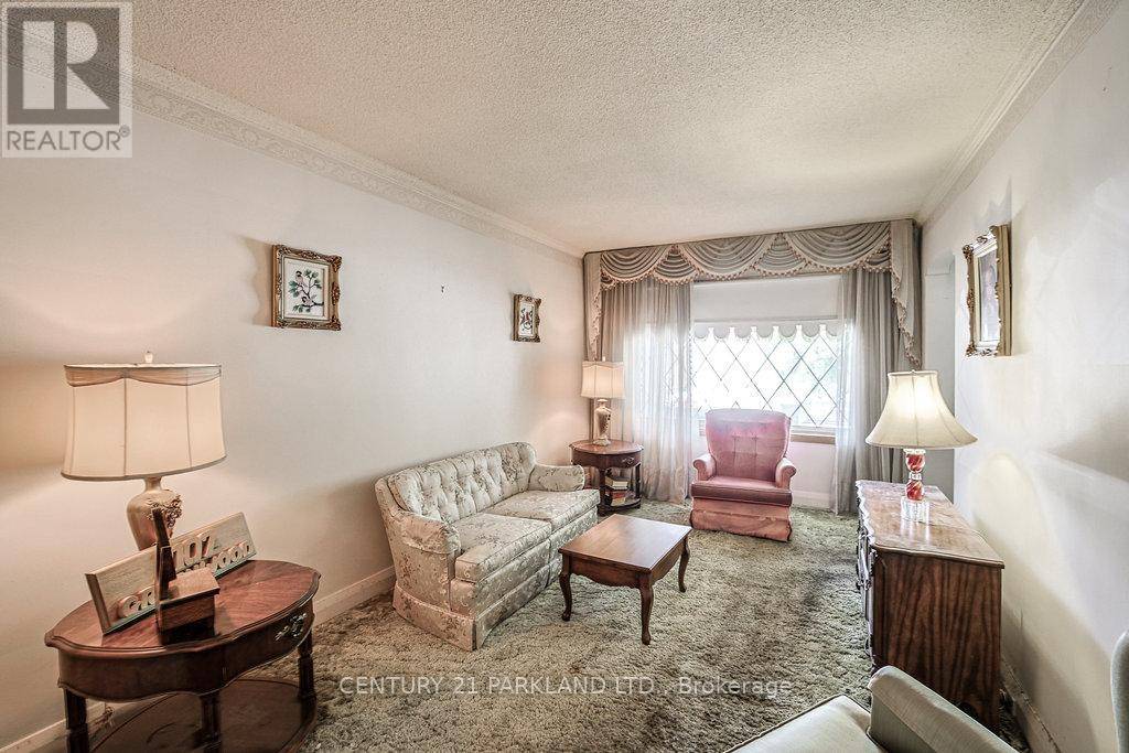 Toronto (east York), ON M4J4E5,1107 GREENWOOD AVENUE