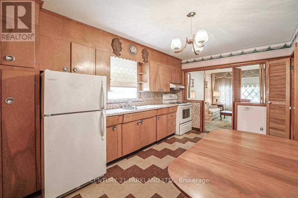 Toronto (east York), ON M4J4E5,1107 GREENWOOD AVENUE