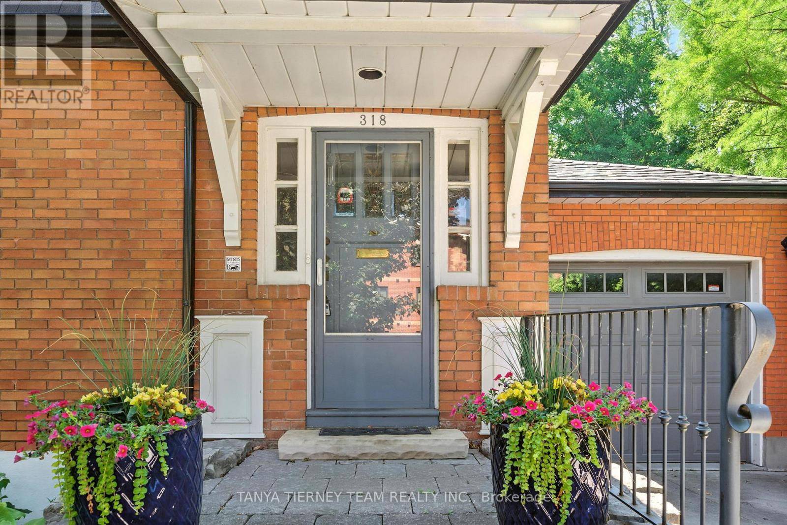 Whitby (downtown Whitby), ON L1N4V9,318 CENTRE STREET S