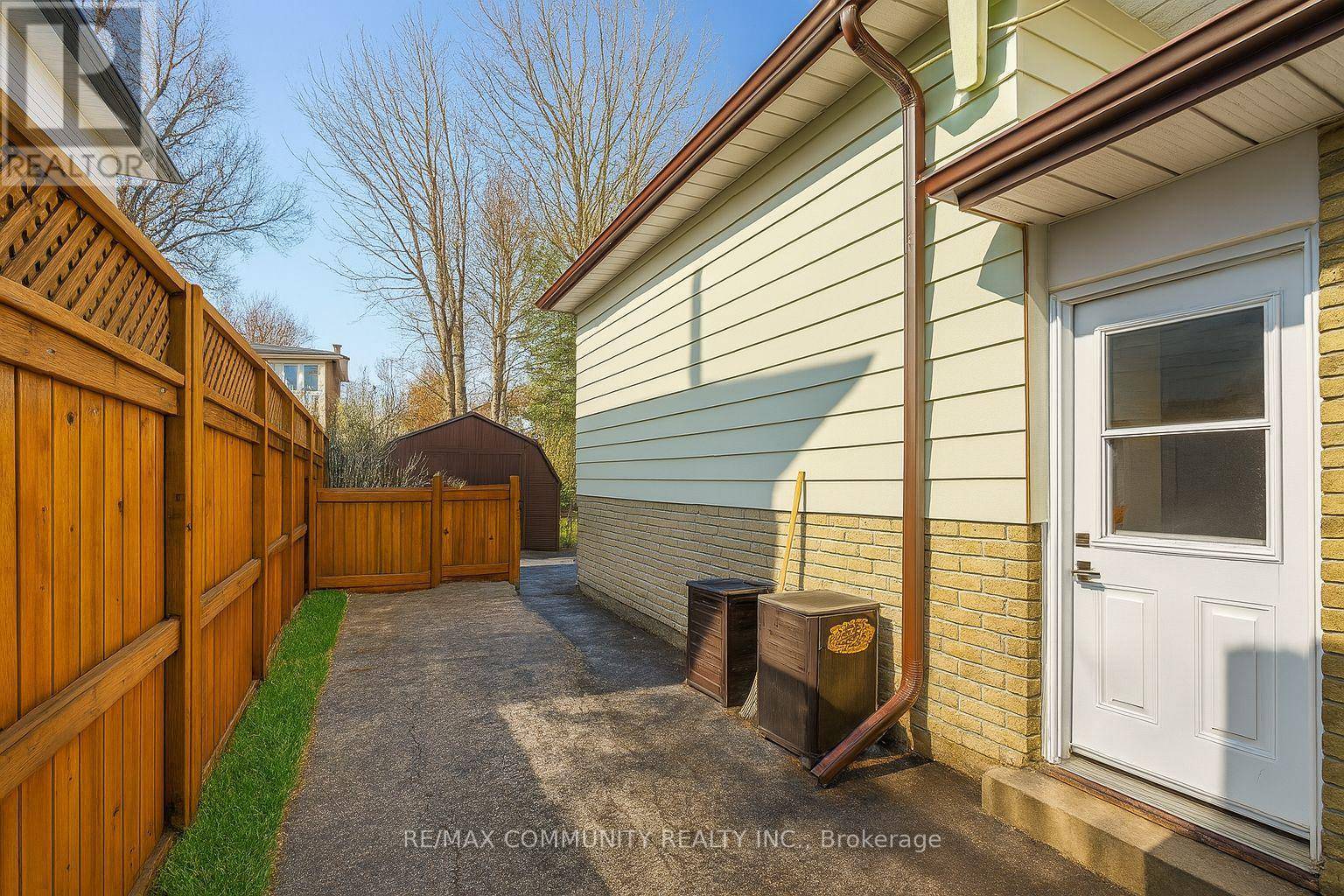 Oshawa (mclaughlin), ON L1J6H7,506 LANARK DRIVE