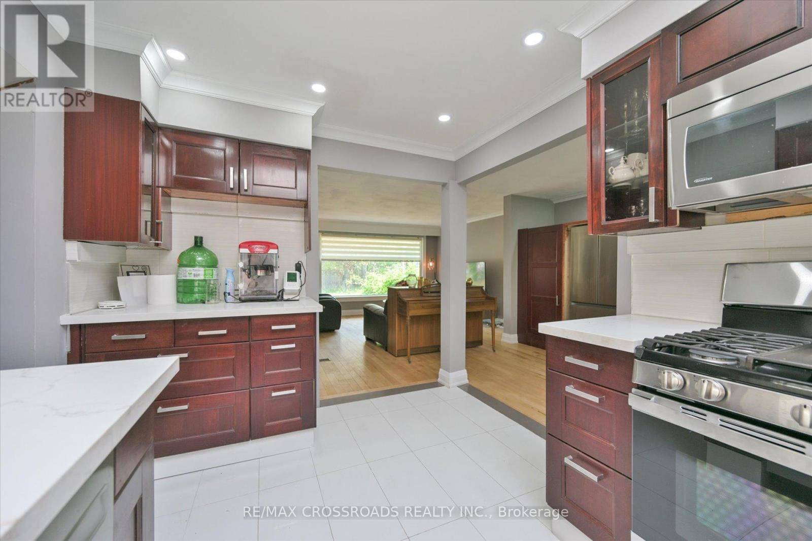 Toronto (woburn), ON M1H1C4,2 EASTPARK BOULEVARD