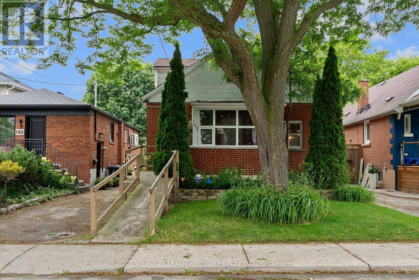 Toronto (birchcliffe-cliffside), ON M1N3G4,102 KALMAR AVENUE N