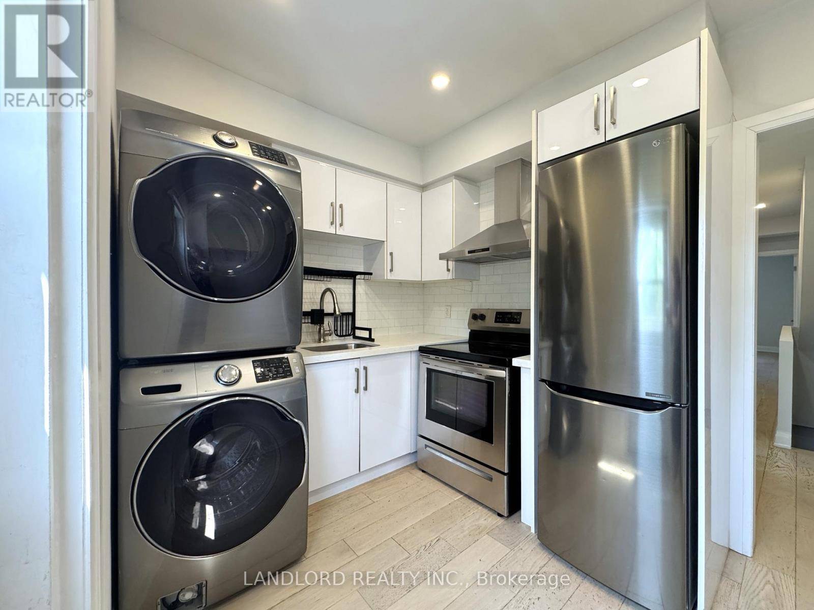 Toronto (south Riverdale), ON M4M2K1,244 Boulton AVE #Upper