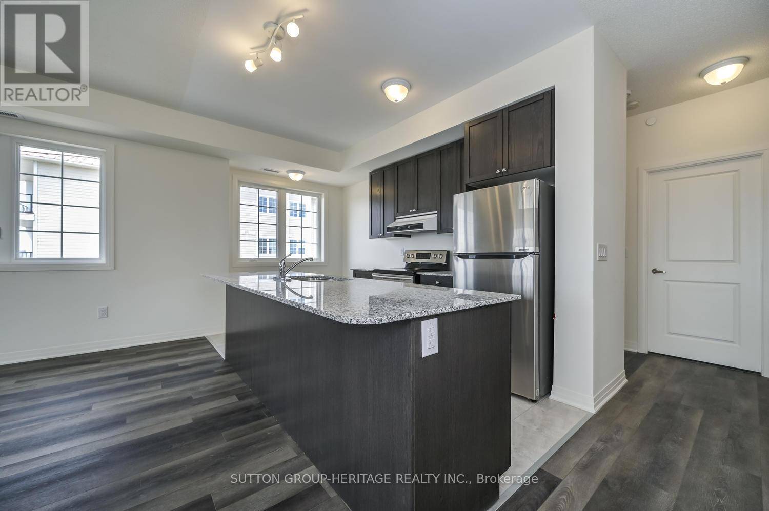 Clarington (newcastle), ON L1B0B6,70 Shipway AVE #304