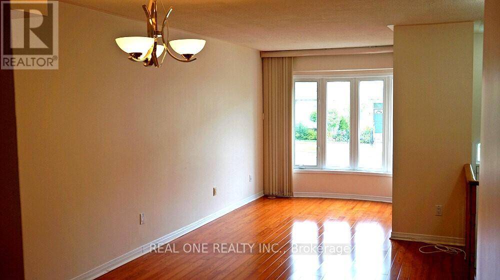 Toronto (malvern), ON M1B5Y7,29 Rosebank DR #105