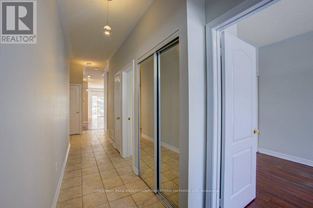 Oshawa (samac), ON L1G8G2,19 Niagara DR #27