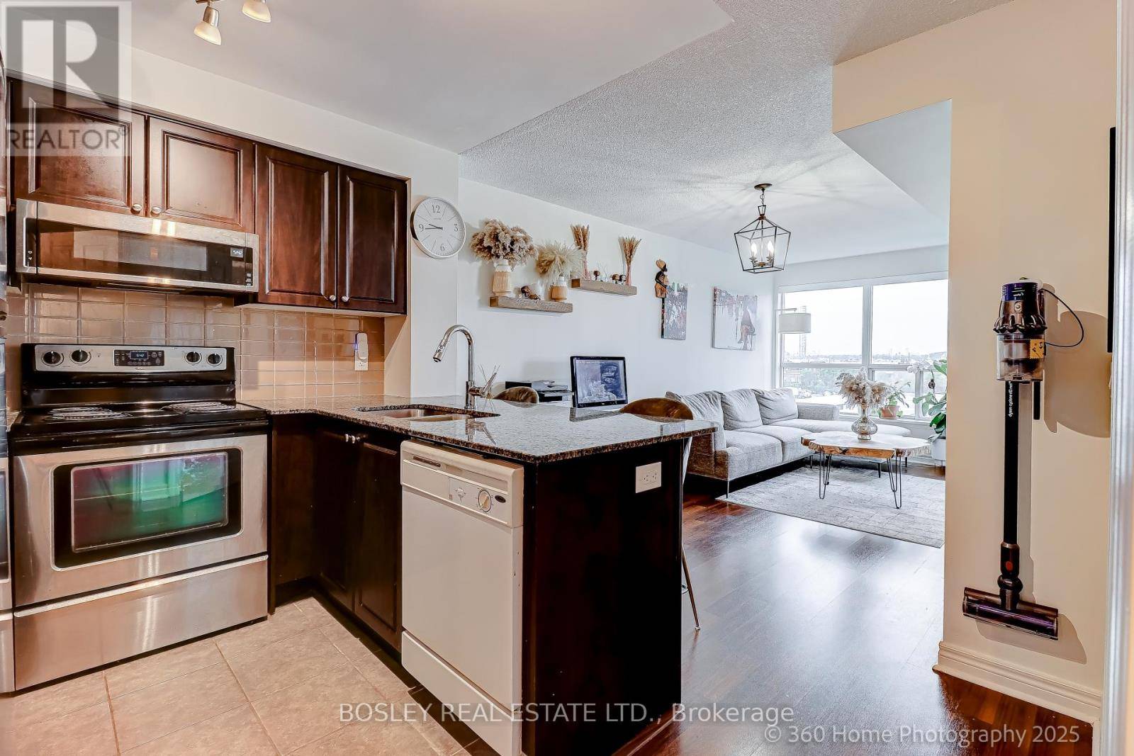 Toronto (clairlea-birchmount), ON M1L0E1,60 Fairfax CRES #526