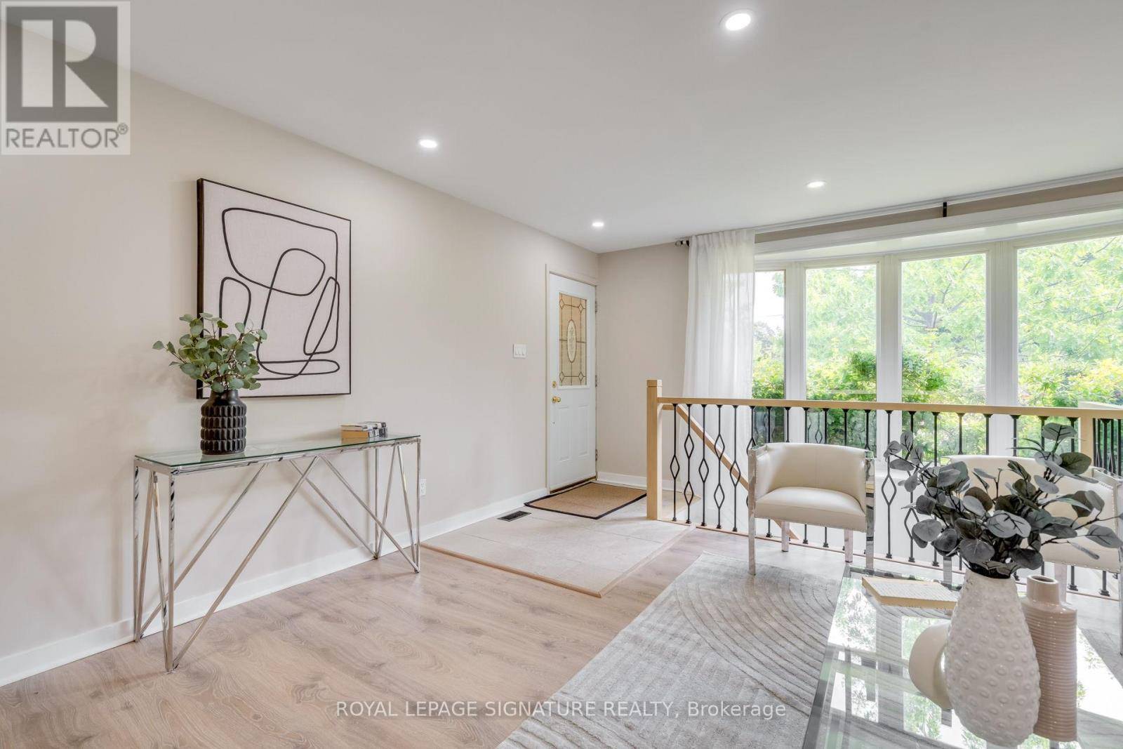 Toronto (woburn), ON M1G1N2,75 SAMSON CRESCENT