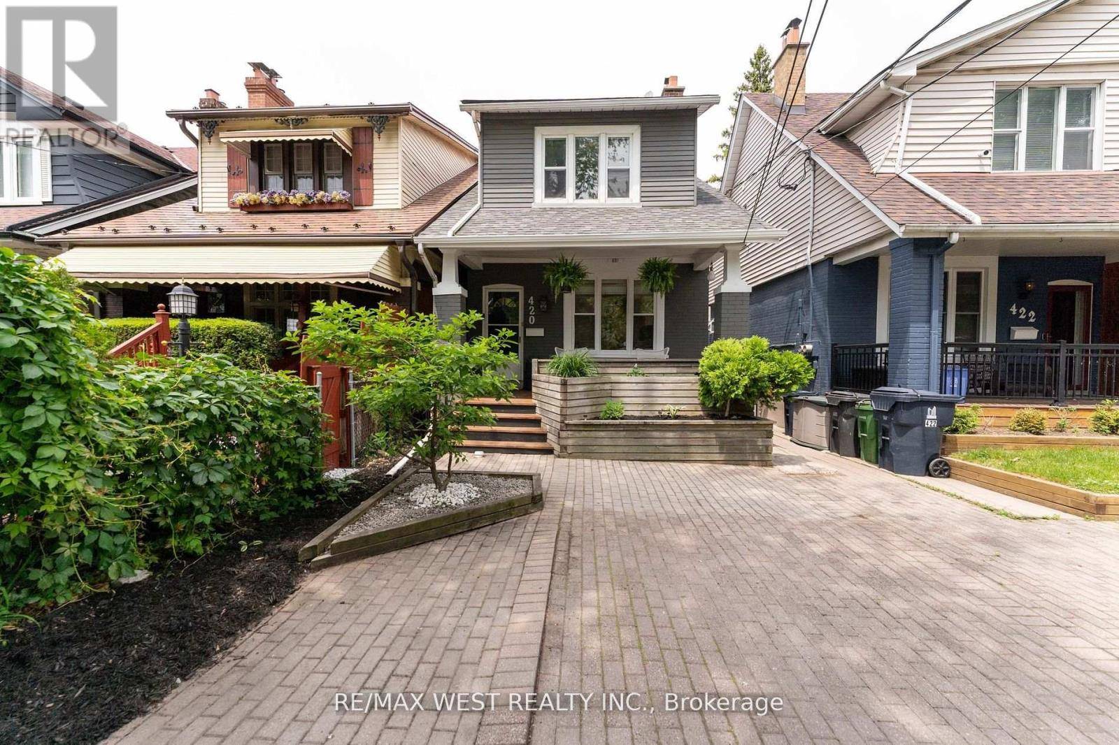 Toronto (the Beaches), ON M4L1T9,420 KINGSTON ROAD