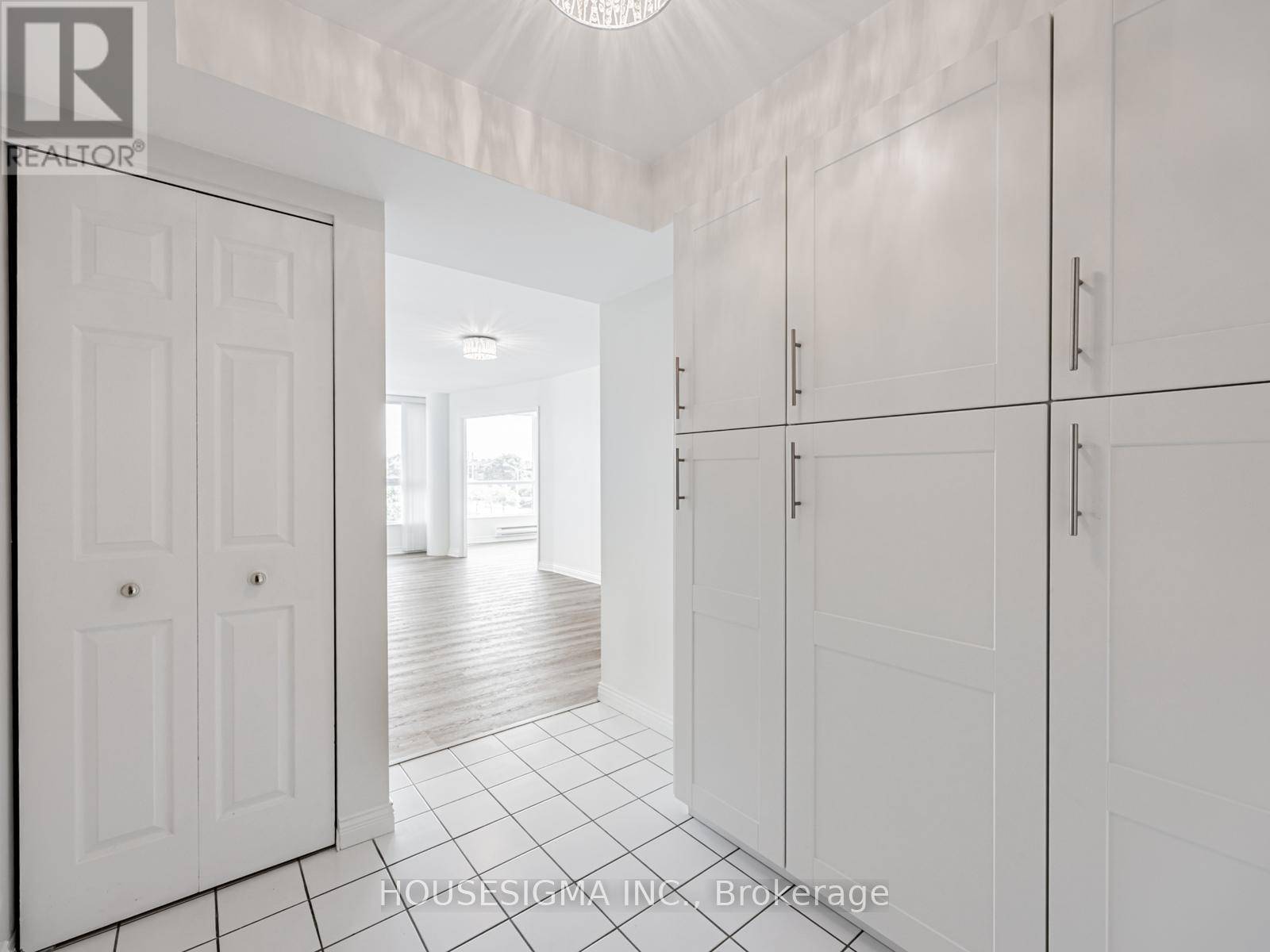 Toronto (scarborough Village), ON M1J3N6,3233 Eglinton AVE East #403