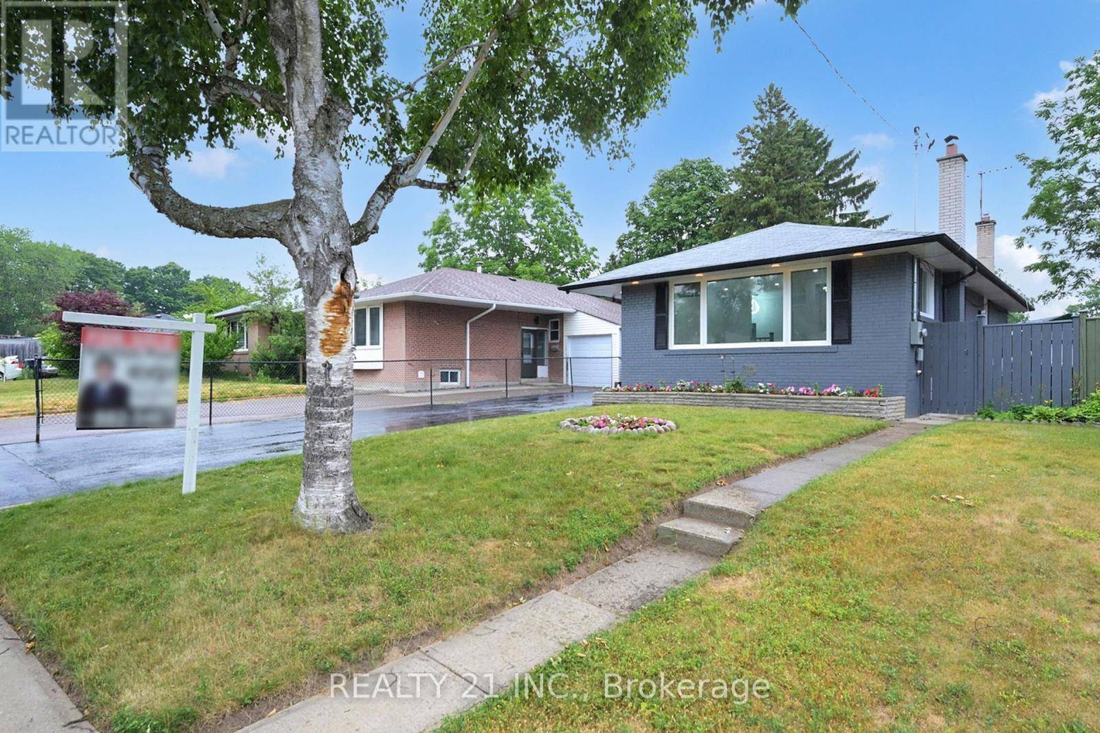 Toronto (west Hill), ON M1E3L2,7 STONEY CREEK DRIVE