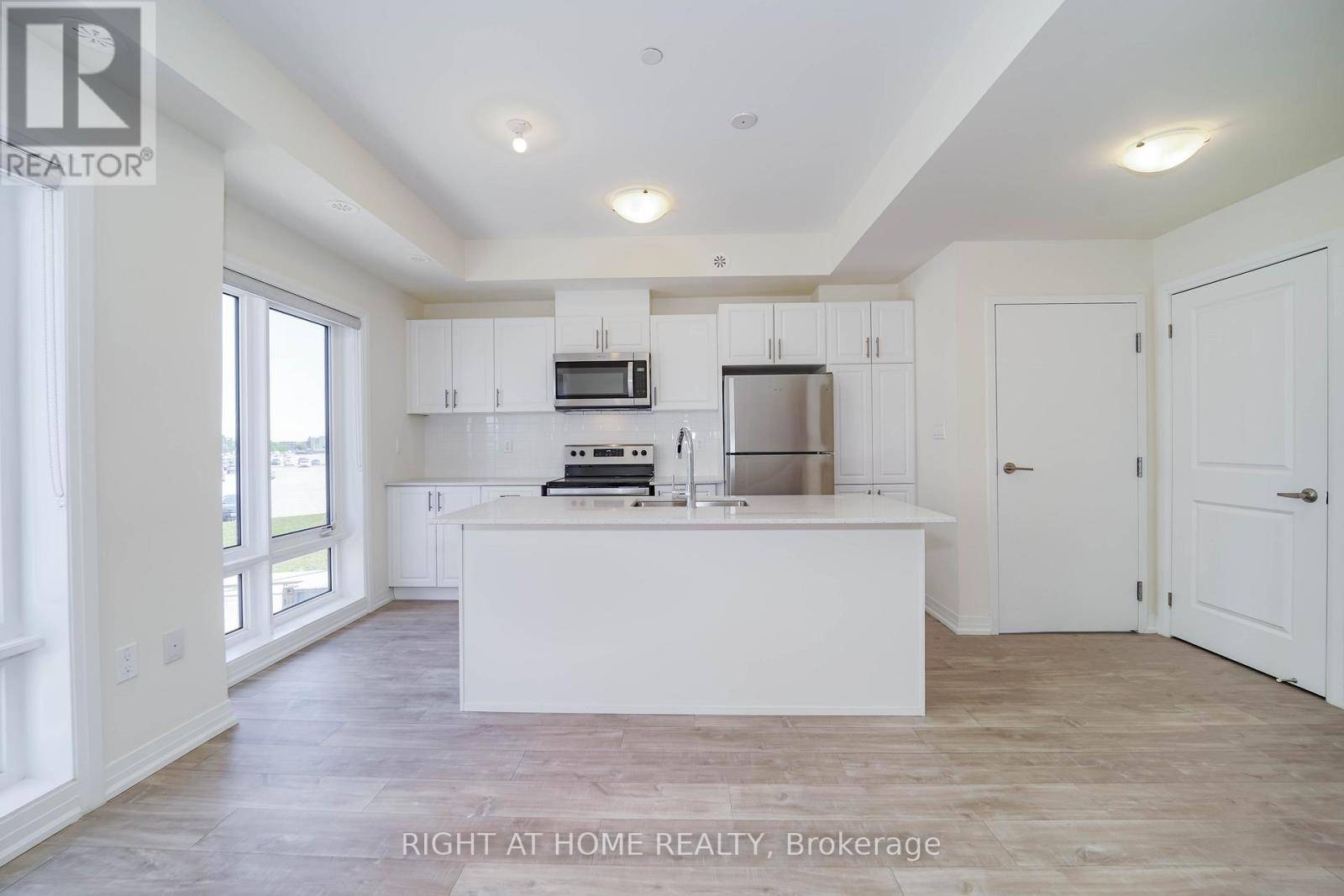 Toronto (malvern), ON M1B0E8,145 Tapscott RD #4