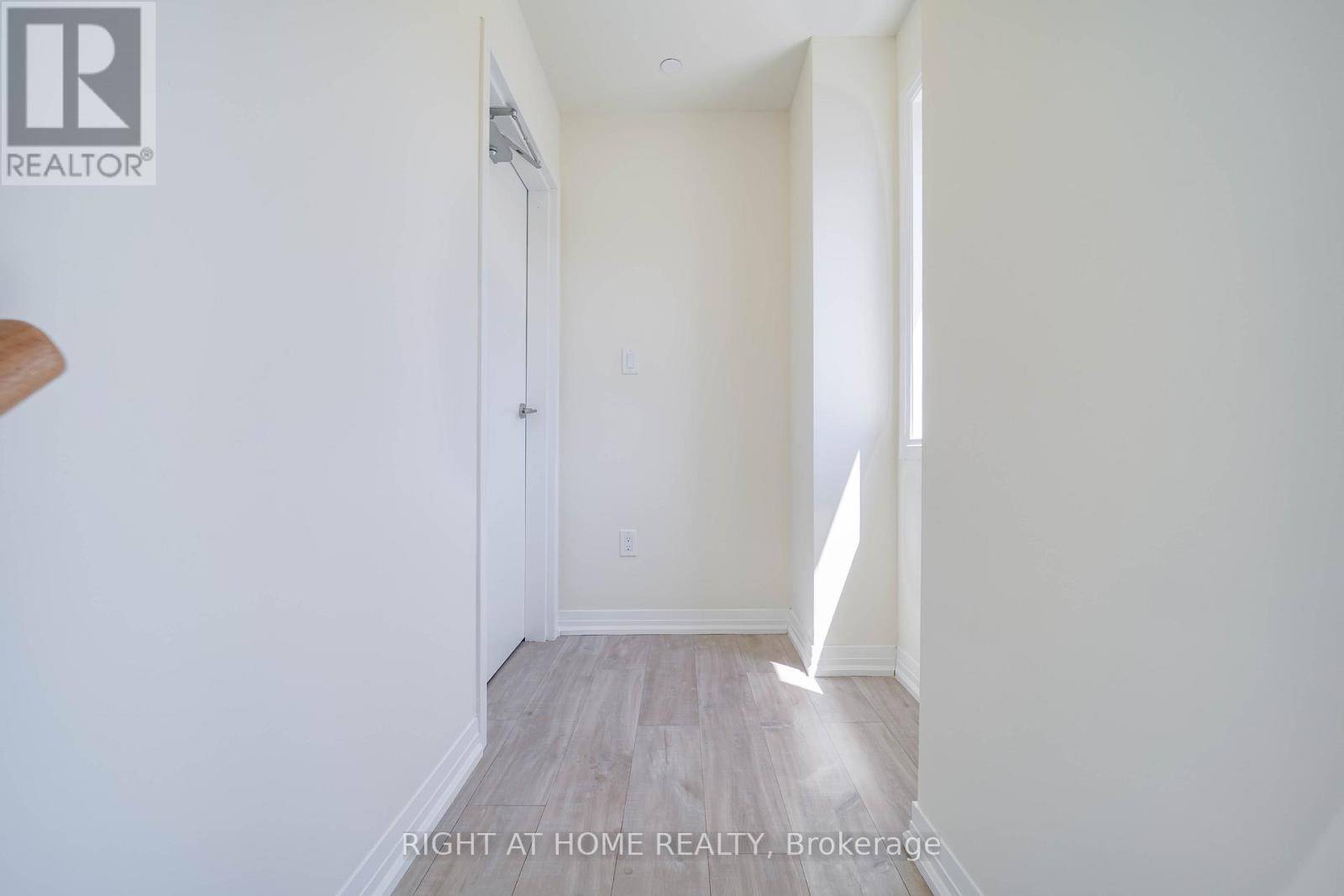 Toronto (malvern), ON M1B0E8,145 Tapscott RD #4