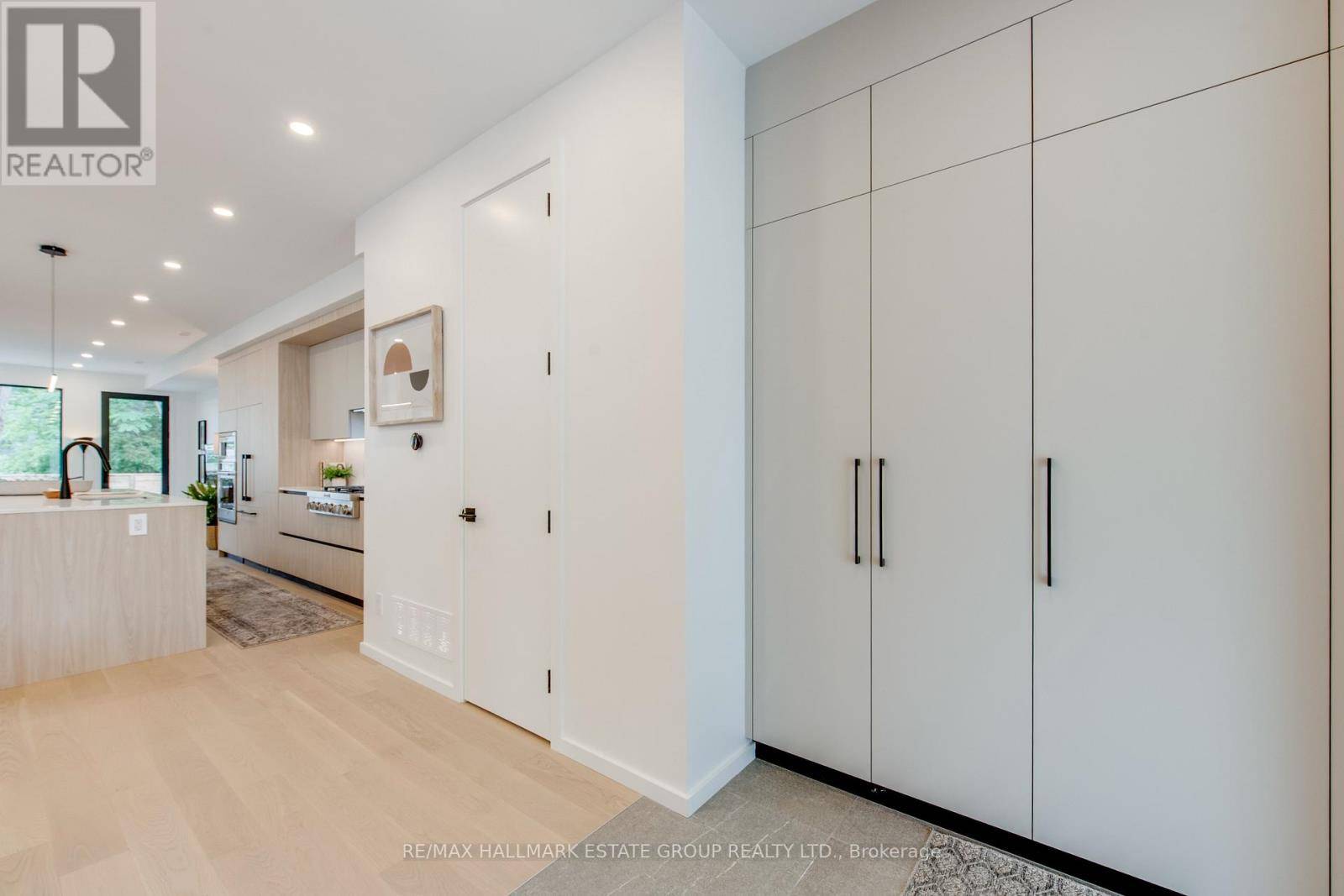 Toronto (greenwood-coxwell), ON M4L2N3,47 LAING STREET