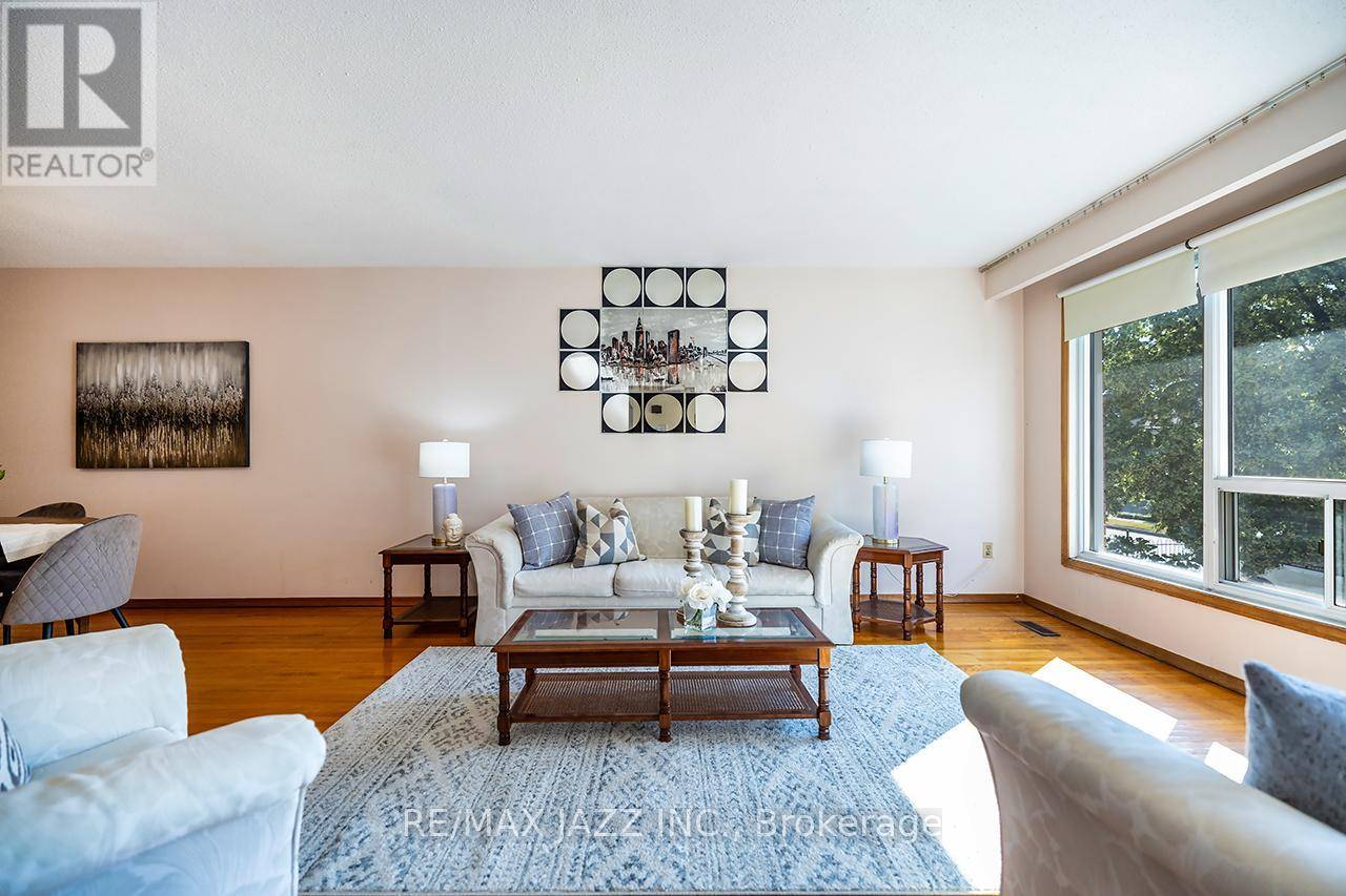 Toronto (west Hill), ON M1E2C5,28 PILOT STREET