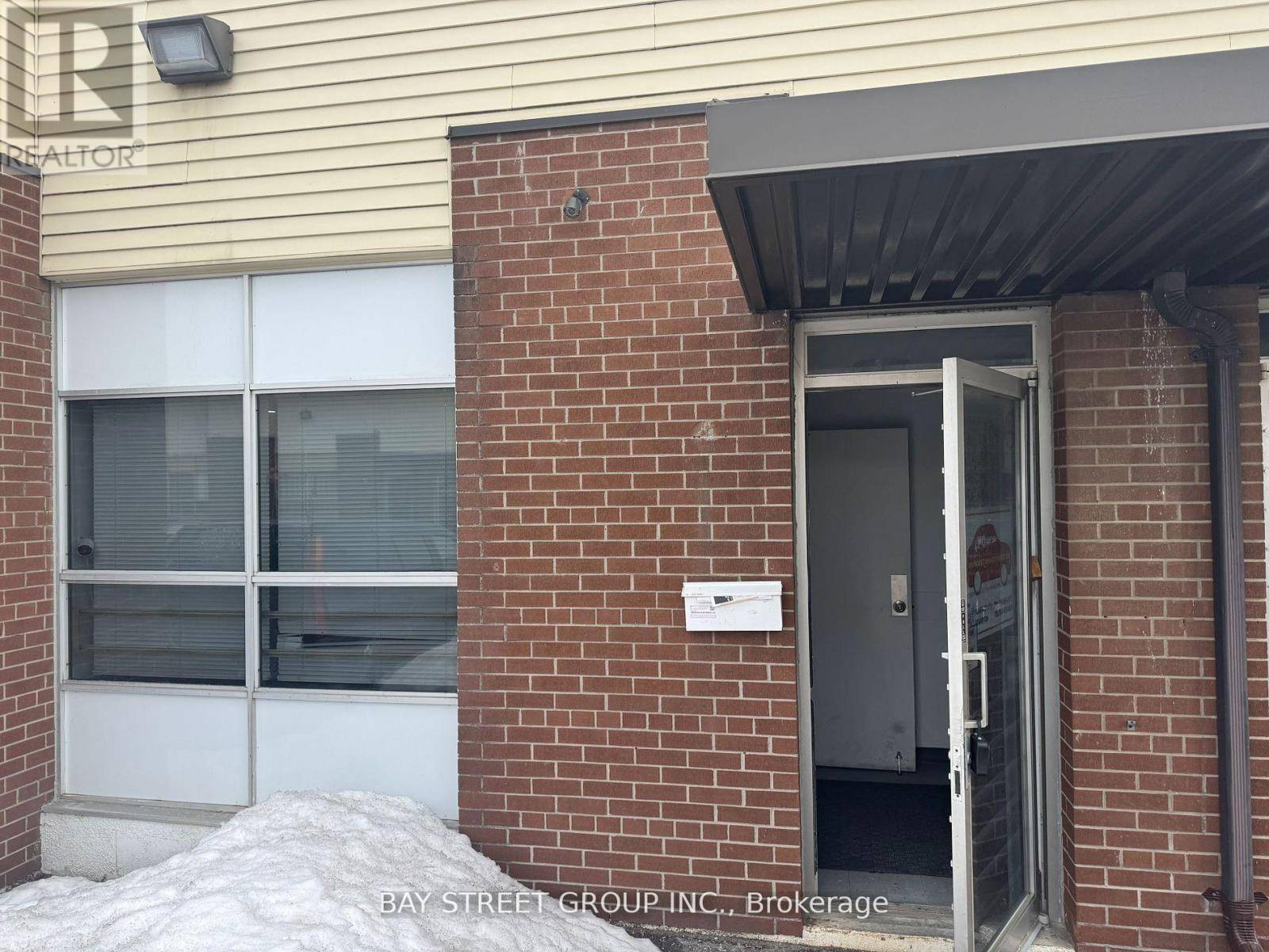 Toronto (dorset Park), ON M1P3B2,120 Midwest RD #19